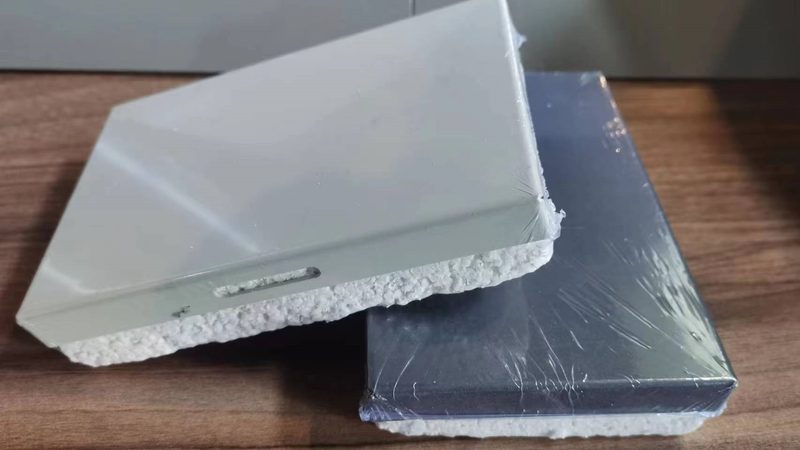 防水涂料的施工工艺直接影响着施工质量。施工过程中，要注意以下几点：